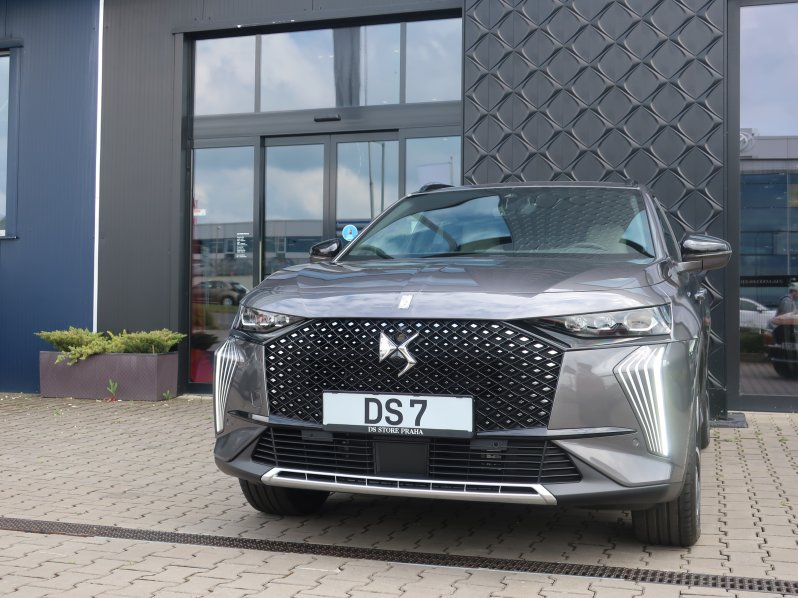 DS Automobiles DS7 CROSSBACK full