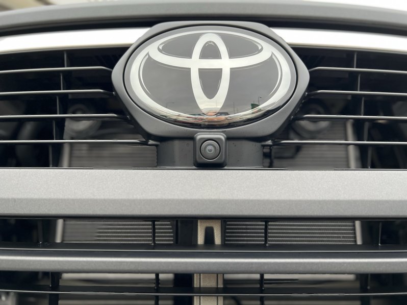 Toyota Hilux 2.8 DC 6A/T 4×4 – INVINCIBLE full