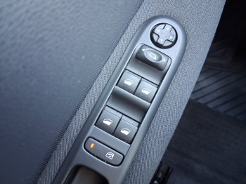 Peugeot 5008 ACTIVE 1.6 HDi 88 kW full