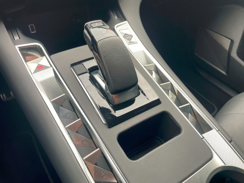 DS Automobiles DS7 CROSSBACK RIVOLI 1.6 E-Tense 4×4 221 kW full