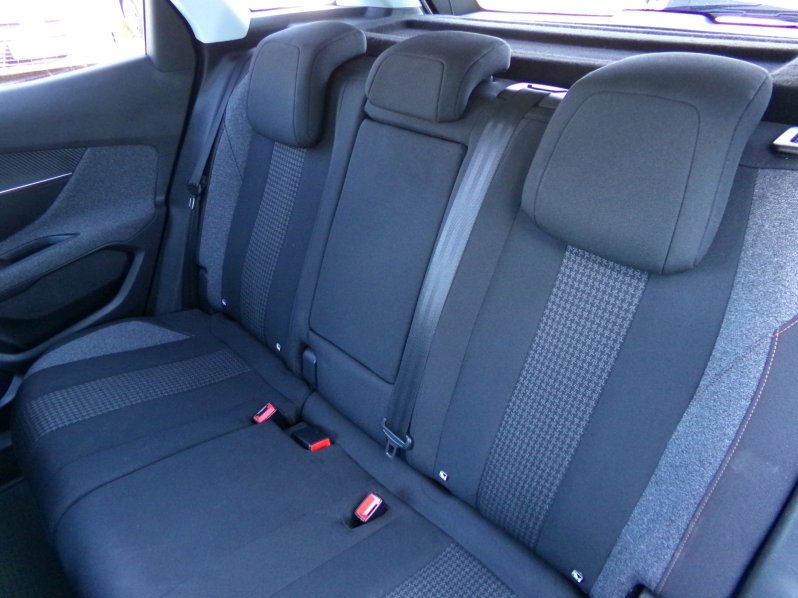 Peugeot 3008 ACTIVE+ 1,6 BlueHDi 88kW AT full