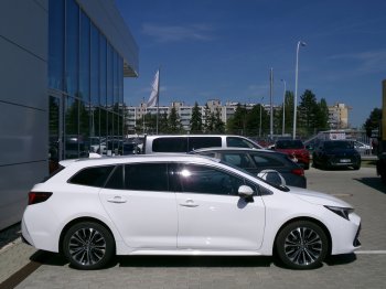 Toyota Corolla STYLE TECH 1,8 HEV 103kW AT full