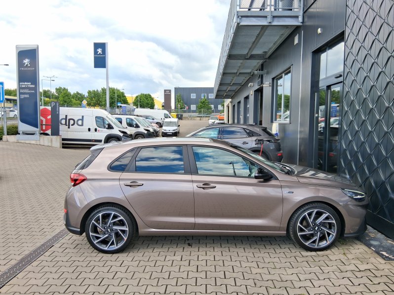 Hyundai i30 N LINE 1.5 T-GDi 117 kW full