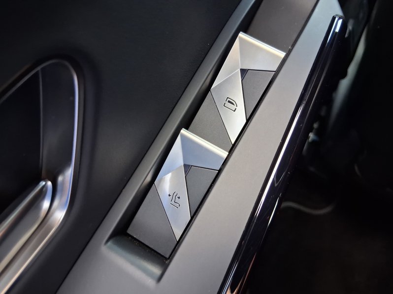 DS Automobiles DS7 CROSSBACK RIVOLI 1.6 E-Tense 4×4 221 kW full