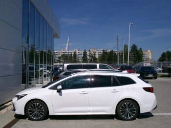Toyota Corolla STYLE TECH 1,8 HEV 103kW AT full