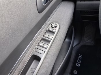 Peugeot 5008 ALLURE 1.6 HDi 84 kW full