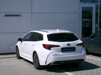 Toyota Corolla STYLE TECH 1,8 HEV 103kW AT full