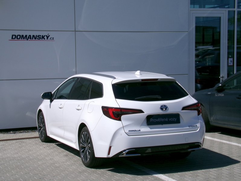 Toyota Corolla STYLE TECH 1,8 HEV 103kW AT full