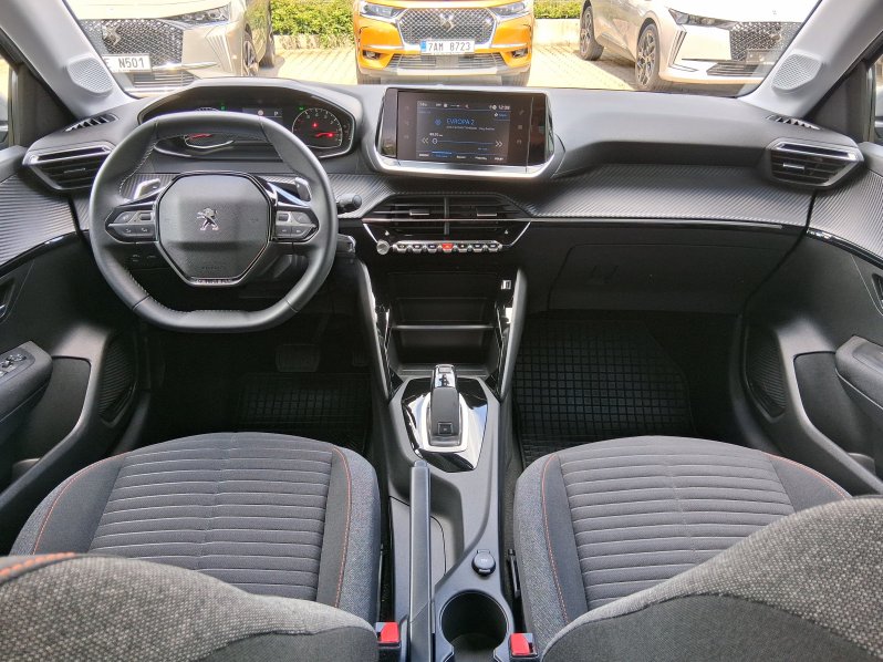 Peugeot 208 ACTIVE PACK  1.2 PT 74 kW full