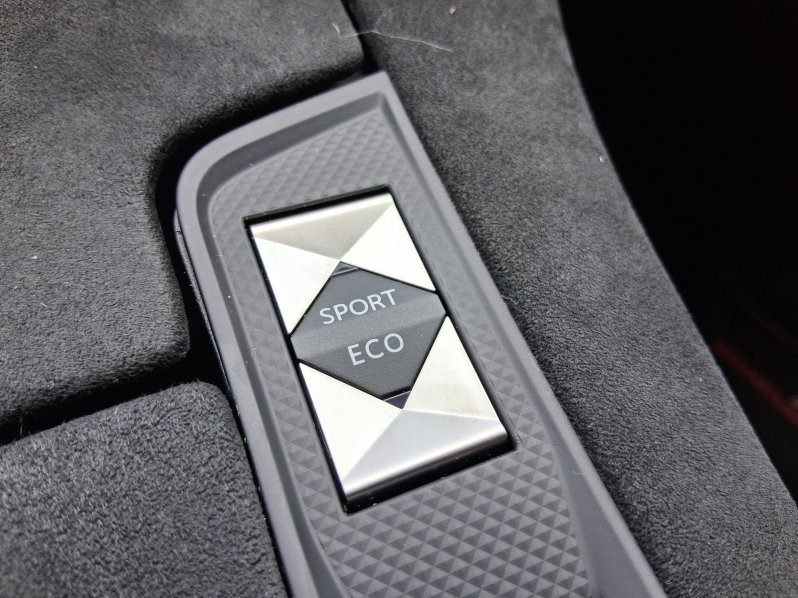 DS Automobiles DS7 CROSSBACK PERFORM. LINE 1.6 PT 133 kW full