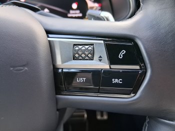 DS Automobiles DS7 CROSSBACK ESPRIT D. V. 1.6 E-Tense 4×4 full