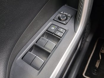 Toyota RAV4 SELECTION 2.5 HYB. 160 kW full