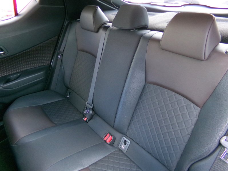 Toyota C-HR EXECUTIVE 1,8 HYBRID 90kW full
