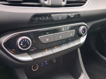 Hyundai i30 TRIKOLOR KOM. 1.4 T-GDi 103 kW full