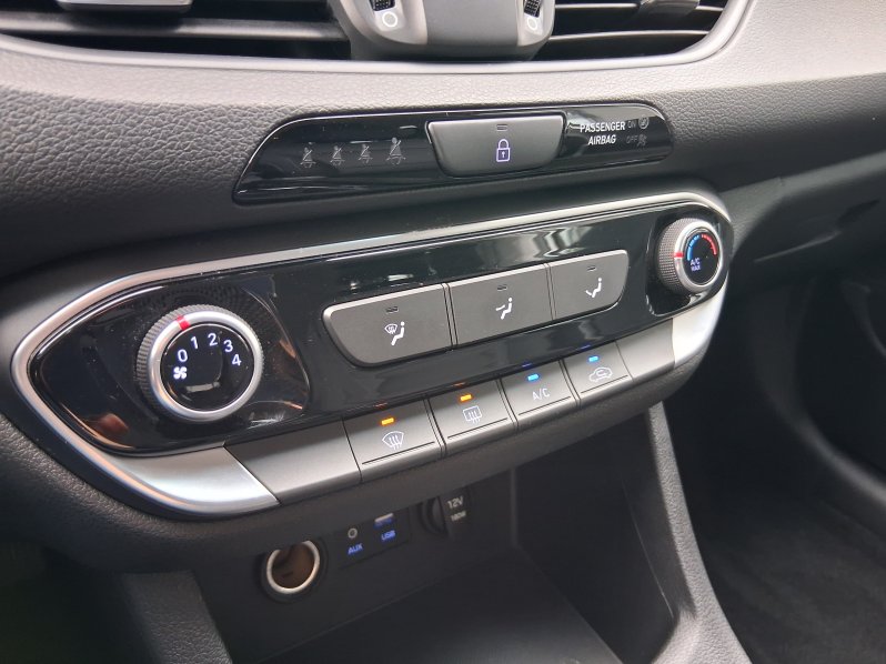 Hyundai i30 TRIKOLOR KOM. 1.4 T-GDi 103 kW full