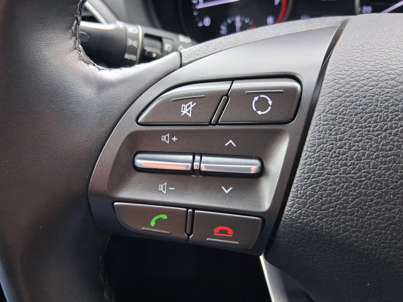 Hyundai i30 TRIKOLOR KOM. 1.4 T-GDi 103 kW full