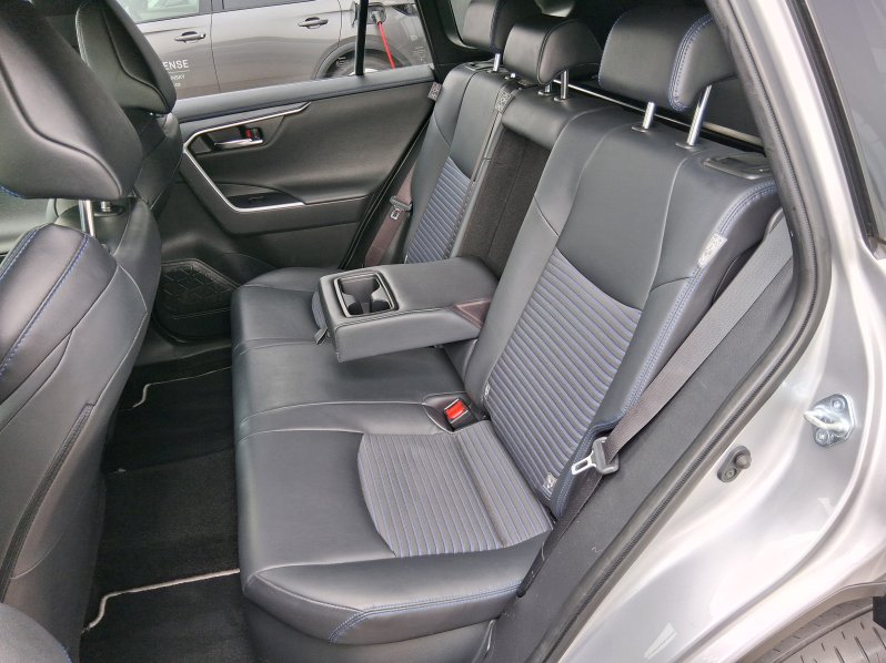 Toyota RAV4 SELECTION 2.5 HYB. 160 kW full