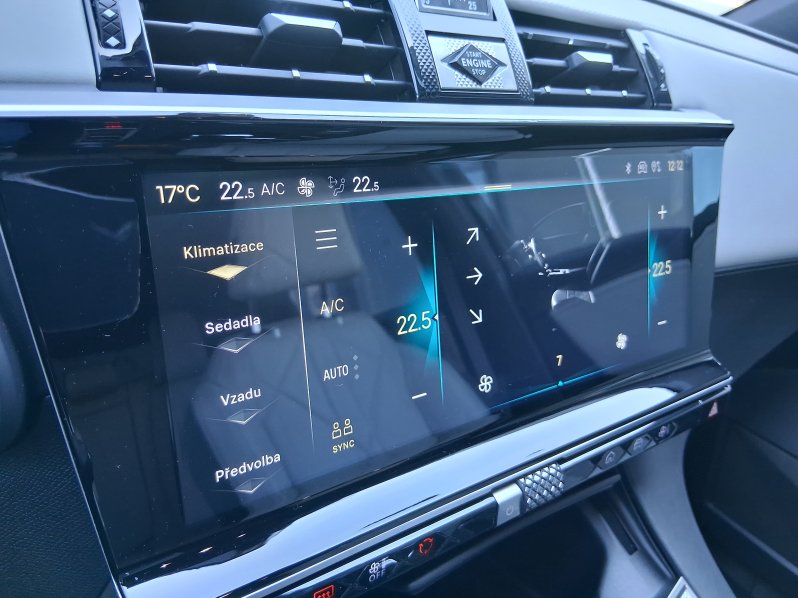 DS Automobiles DS7 CROSSBACK ESPRIT D. V. 1.6 E-Tense 4×4 full
