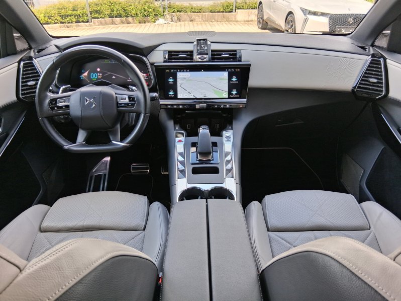 DS Automobiles DS7 CROSSBACK ESPRIT D. V. 1.6 E-Tense 4×4 full