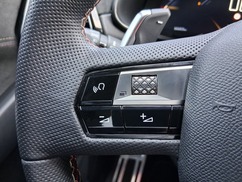 DS Automobiles DS7 CROSSBACK PERFORM. LINE 1.6 PT 133 kW full
