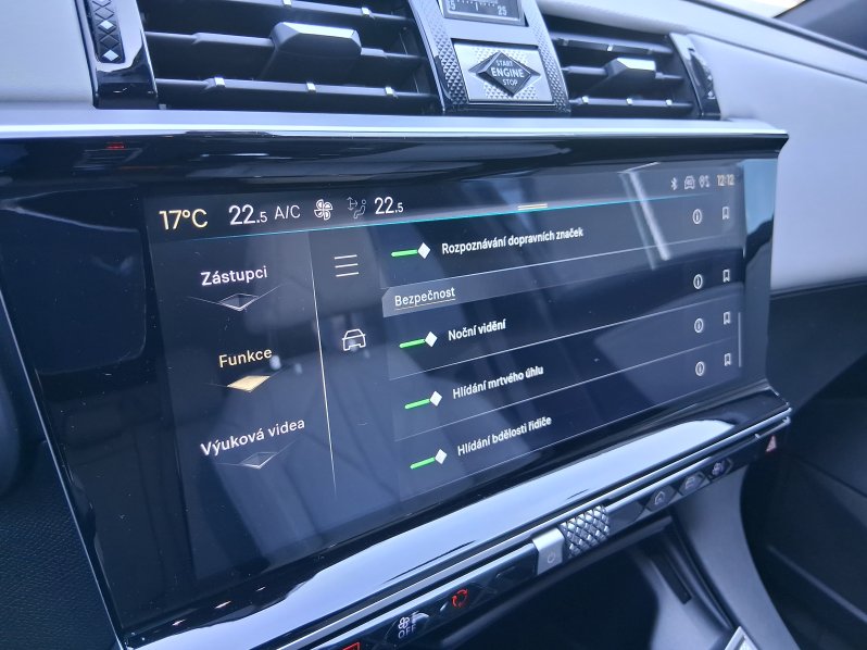 DS Automobiles DS7 CROSSBACK ESPRIT D. V. 1.6 E-Tense 4×4 full