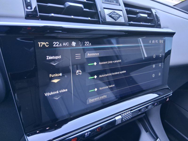 DS Automobiles DS7 CROSSBACK ESPRIT D. V. 1.6 E-Tense 4×4 full