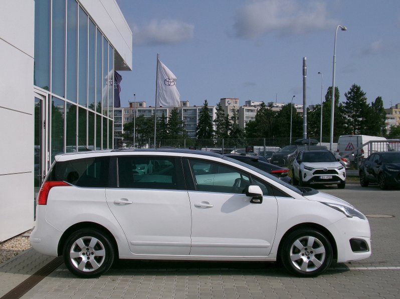 Peugeot 5008 ACTIVE+ 1,6 BHDi 88kW full