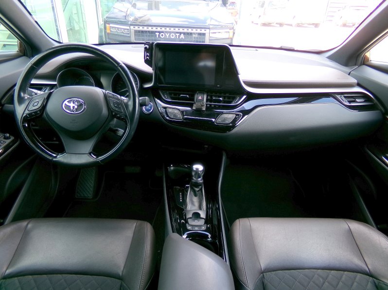 Toyota C-HR EXECUTIVE 1,8 HYBRID 90kW full