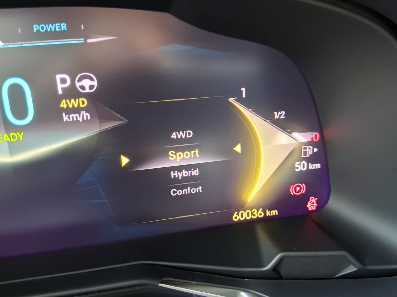 DS Automobiles DS7 CROSSBACK ESPRIT D. V. 1.6 E-Tense 4×4 full