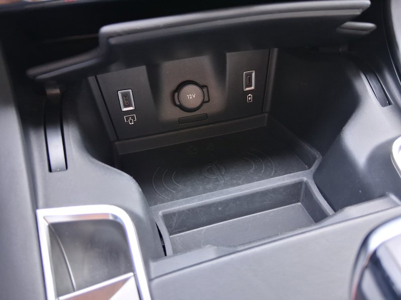 DS Automobiles DS7 CROSSBACK ESPRIT D. V. 1.6 E-Tense 4×4 full