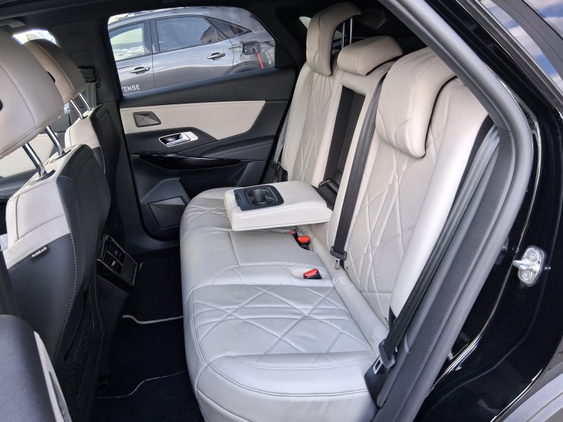 DS Automobiles DS7 CROSSBACK ESPRIT D. V. 1.6 E-Tense 4×4 full