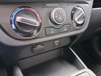 Hyundai i10 COMFORT CLUB 1.0i 49 kW full