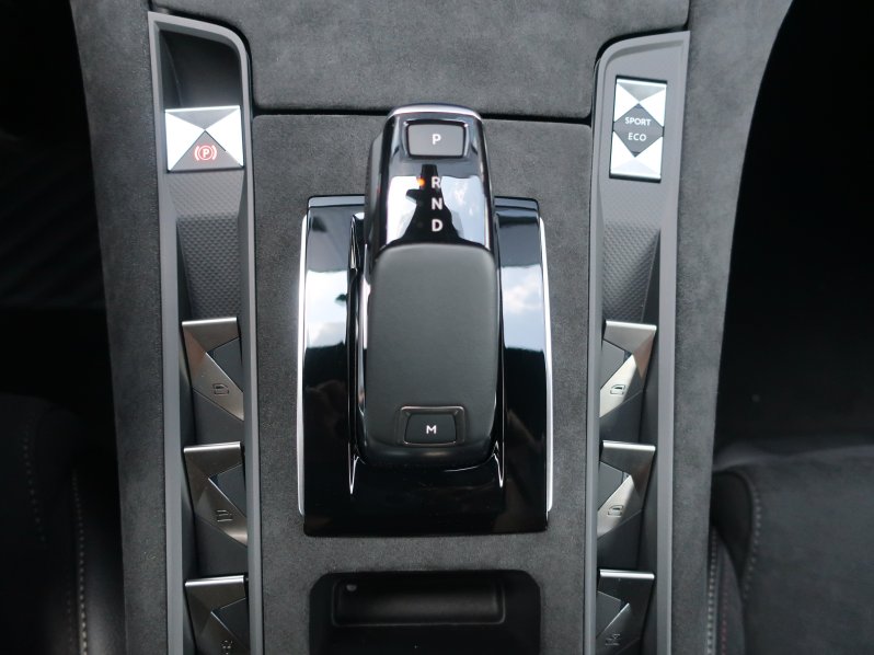 DS Automobiles DS7 CROSSBACK DS 7 CROSSBACK PERFORMANCE LIN full