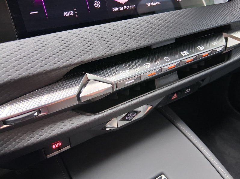 DS Automobiles DS4 TROCADERO 1.5 BHDI 96 KW full