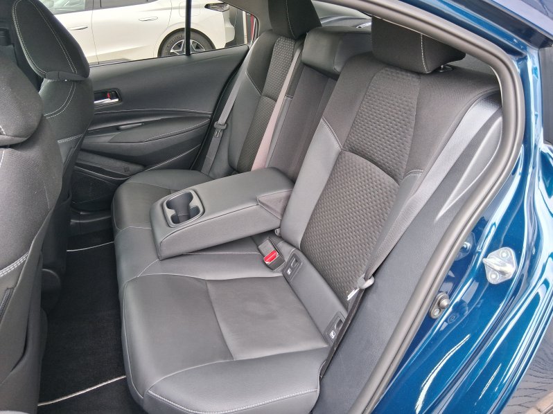 Toyota Corolla EXECUTIVE 1.8 HYB. 103 kW full