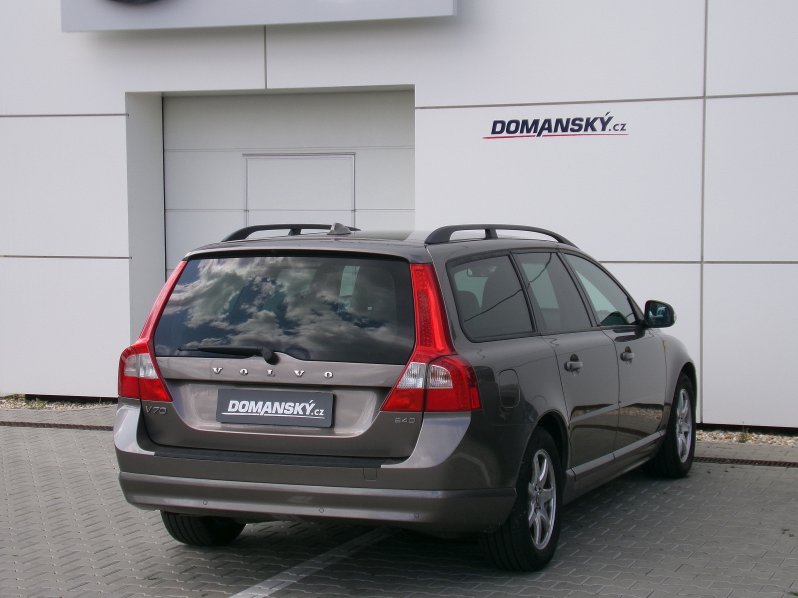 Volvo V70 MOMENTUM 2,4 120kW full