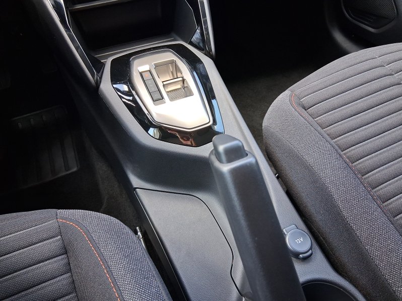 Peugeot 208 ACTIVE 1.2 PT 74 kW full