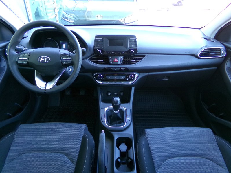 Hyundai i30 1,5i 81kW 1.MAJITEL full