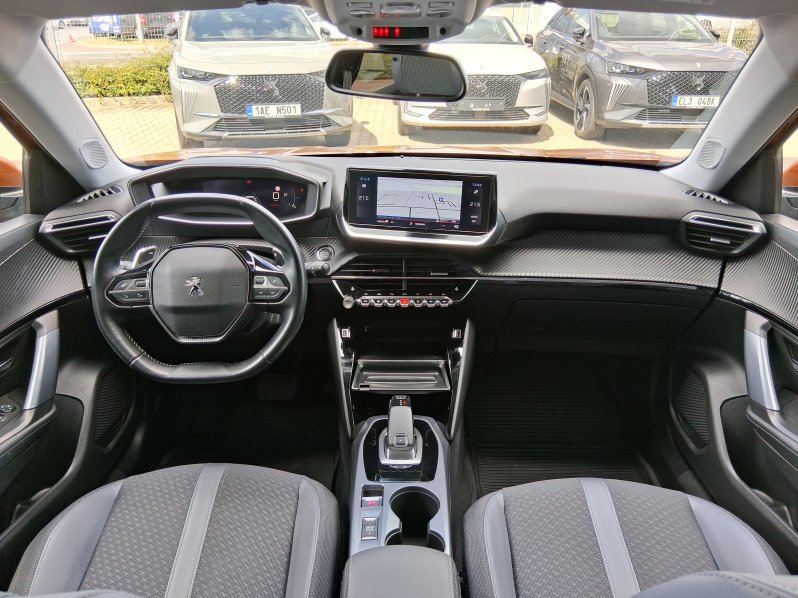 Peugeot 2008 ALLURE 1.5 BlueHDi 96 kW full