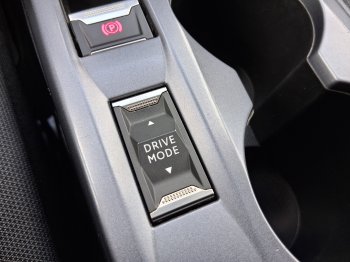 Peugeot 2008 ALLURE 1.5 BlueHDi 96 kW full