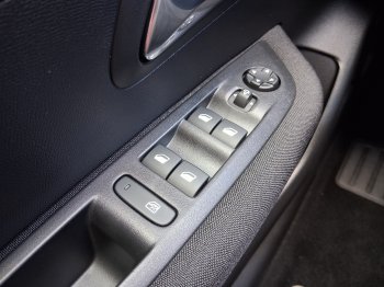 Peugeot 208 ACTIVE 1.2 PT 74 kW full