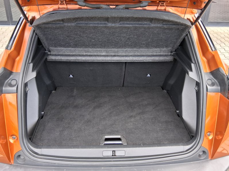 Peugeot 2008 ALLURE 1.5 BlueHDi 96 kW full