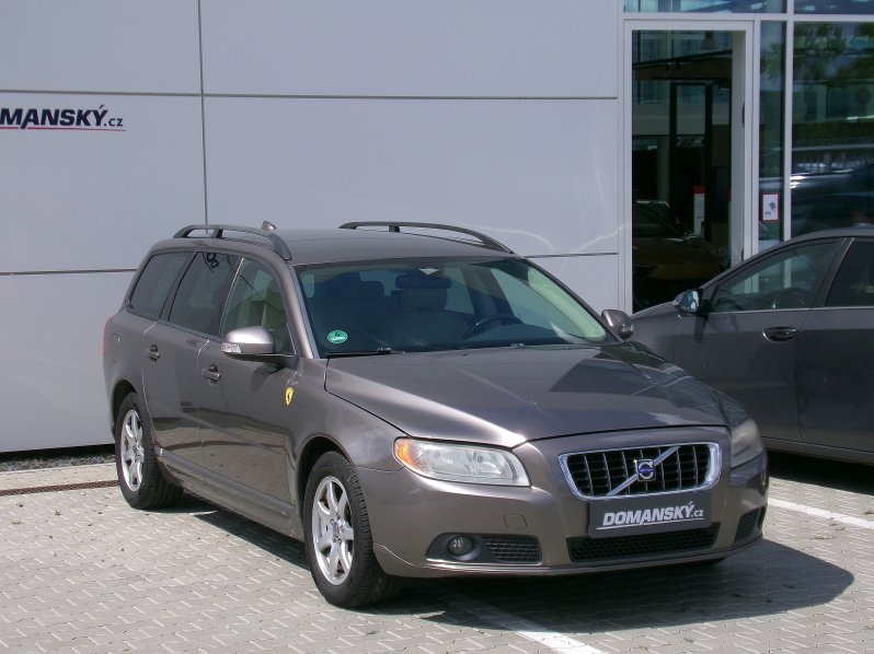 Volvo V70 MOMENTUM 2,4 120kW full