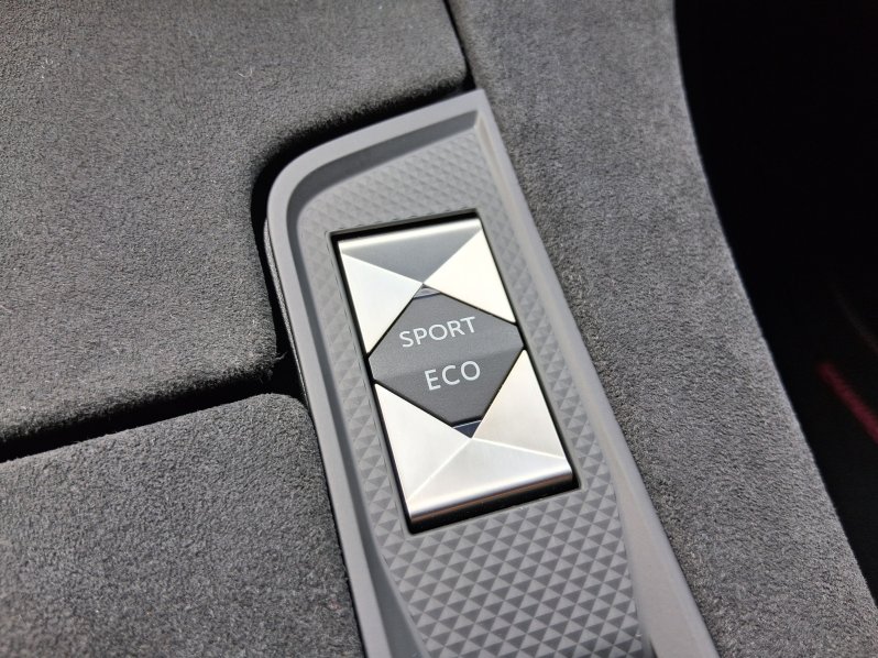 DS Automobiles DS7 CROSSBACK PERFOR. LINE 1.5 BLUEHDI 96 kW full