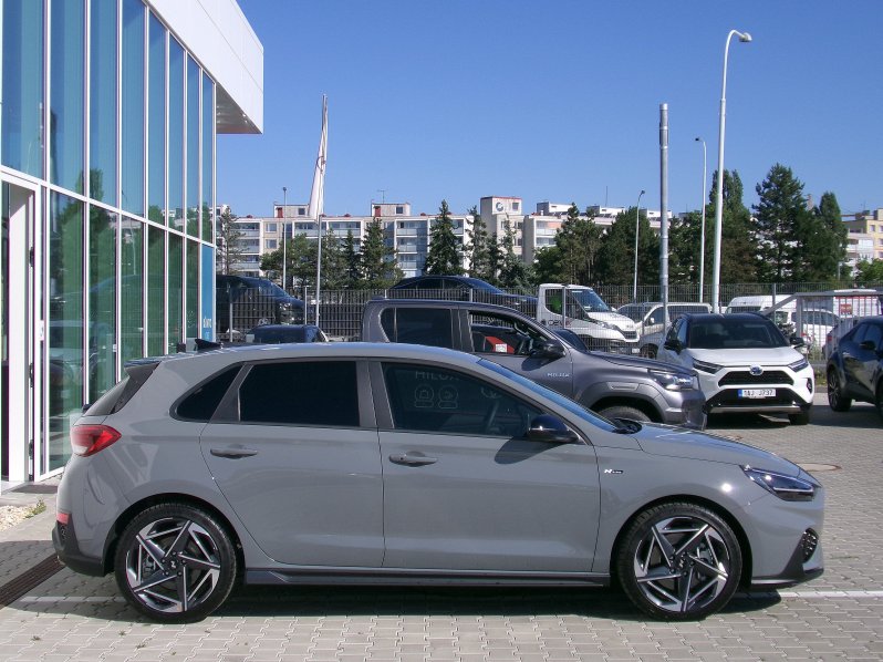 Hyundai i30 N-LINE 1,5 T-GDi MHEV 103kW full
