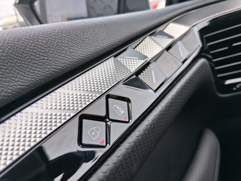 DS Automobiles DS4 TROCADERO 1.2 PURETECH 96 kW full