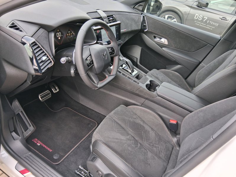 DS Automobiles DS7 CROSSBACK PERFOR. LINE 1.5 BLUEHDI 96 kW full
