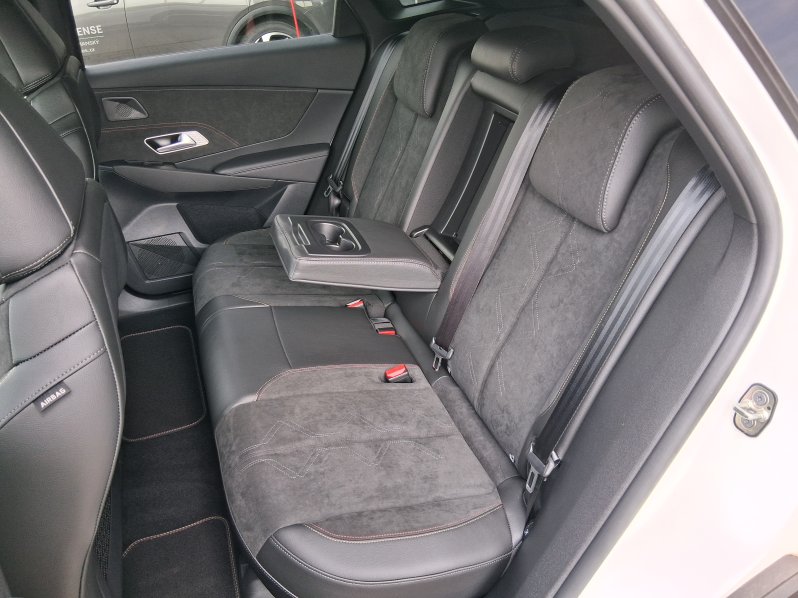DS Automobiles DS7 CROSSBACK PERFOR. LINE 1.5 BLUEHDI 96 kW full