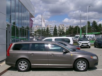 Volvo V70 MOMENTUM 2,4 120kW full