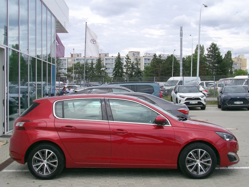 Peugeot 308 ALLURE+ 1,6 BHDi 88kW full